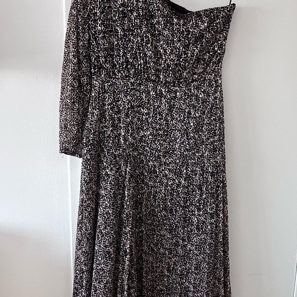 ASTR the Label One shoulder leopard dress 🐆 - Picture 7 of 7